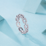 Load image into Gallery viewer, Pavé Chain Moissanite Ring