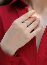 Load image into Gallery viewer, Woman wearing Éternelle Majesté Moissanite Band.