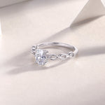 Load image into Gallery viewer, Chaîne d'Éclat Moissanite Ring
