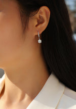 Load image into Gallery viewer, Close-up of a person wearing Pendule Eclat Moissanite Earrings