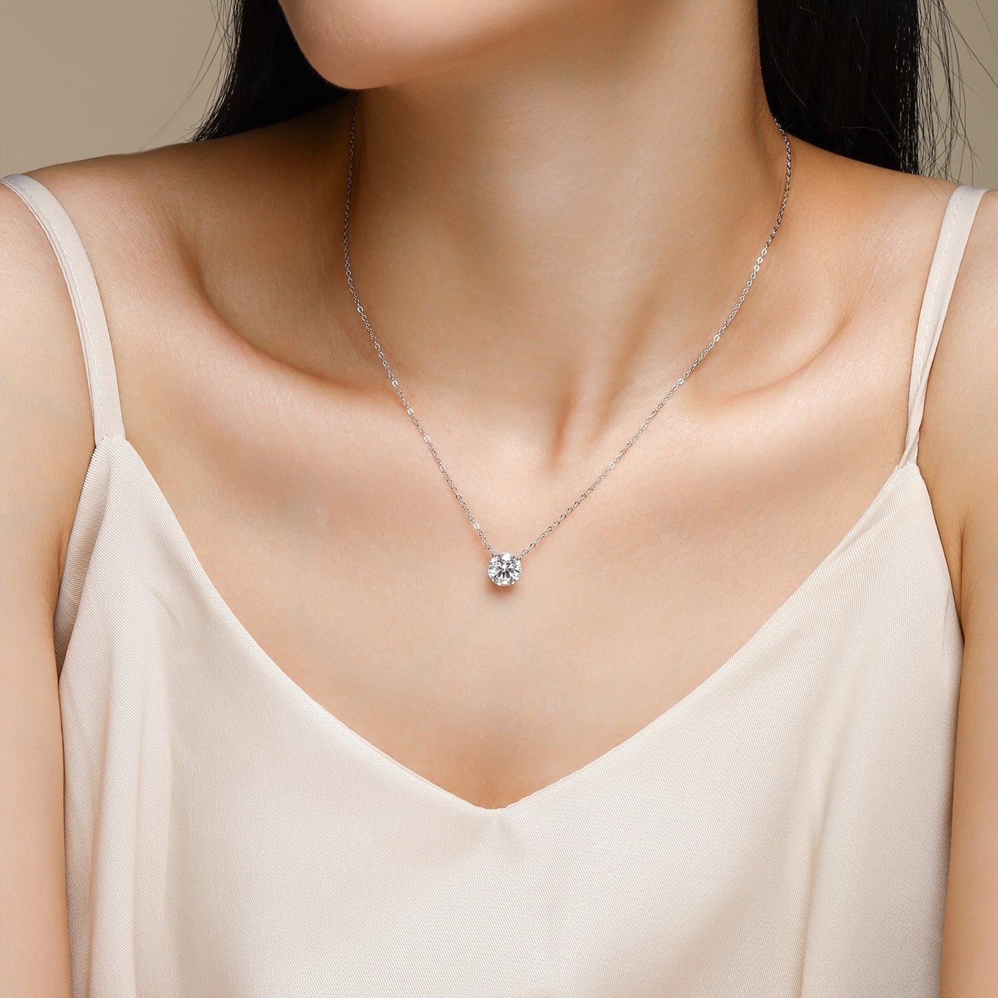 Éclat Léviter Moissanite Necklace