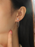 Load image into Gallery viewer, Arc d&#39;Éclat Moissanite Hoop Earrings
