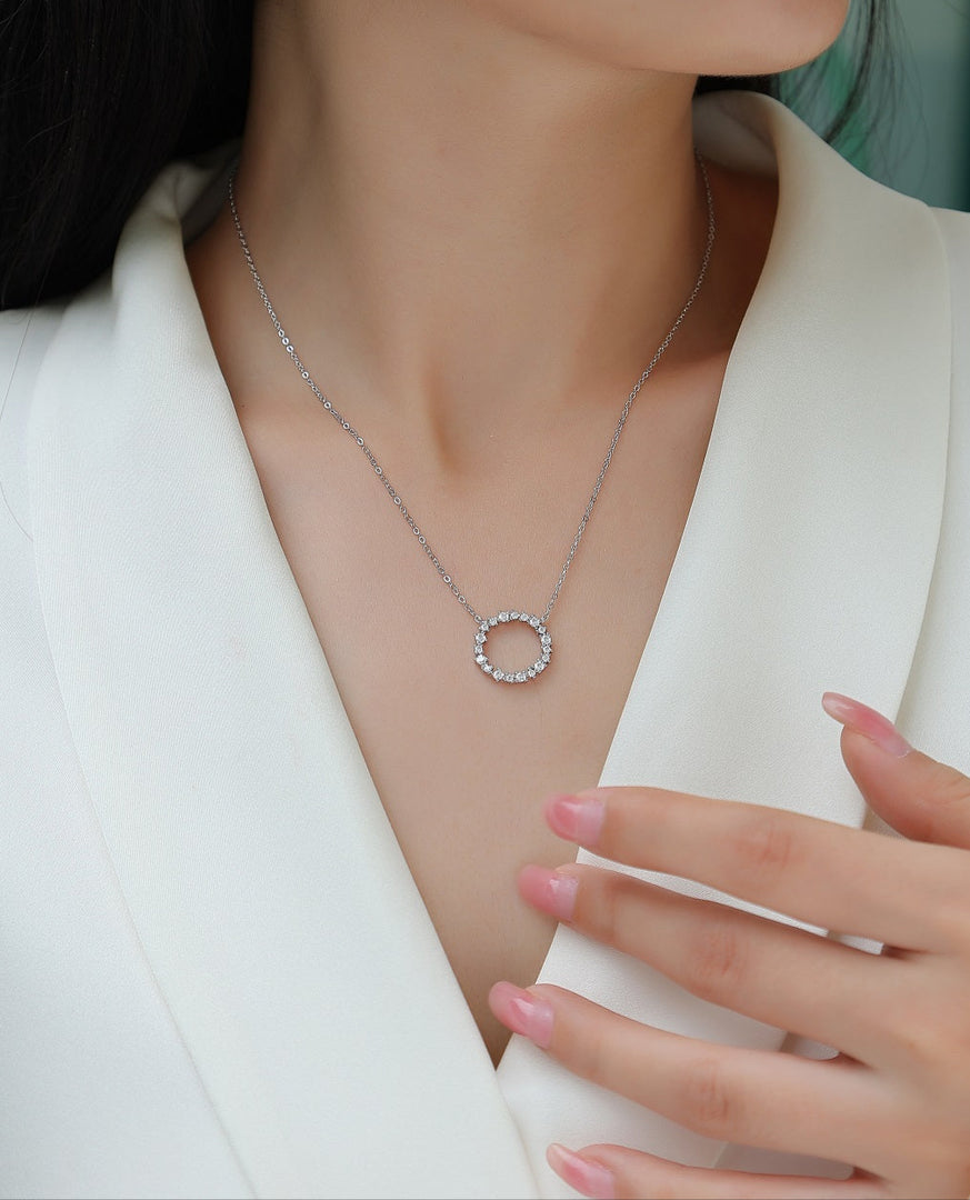Woman wearing Cercle d'Élégance Moissanite Necklace