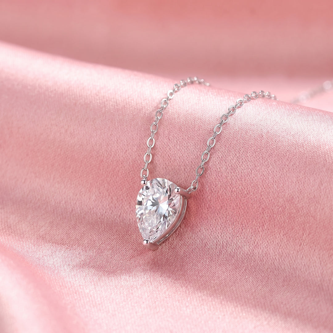 Éclat Pear Moissanite Necklace