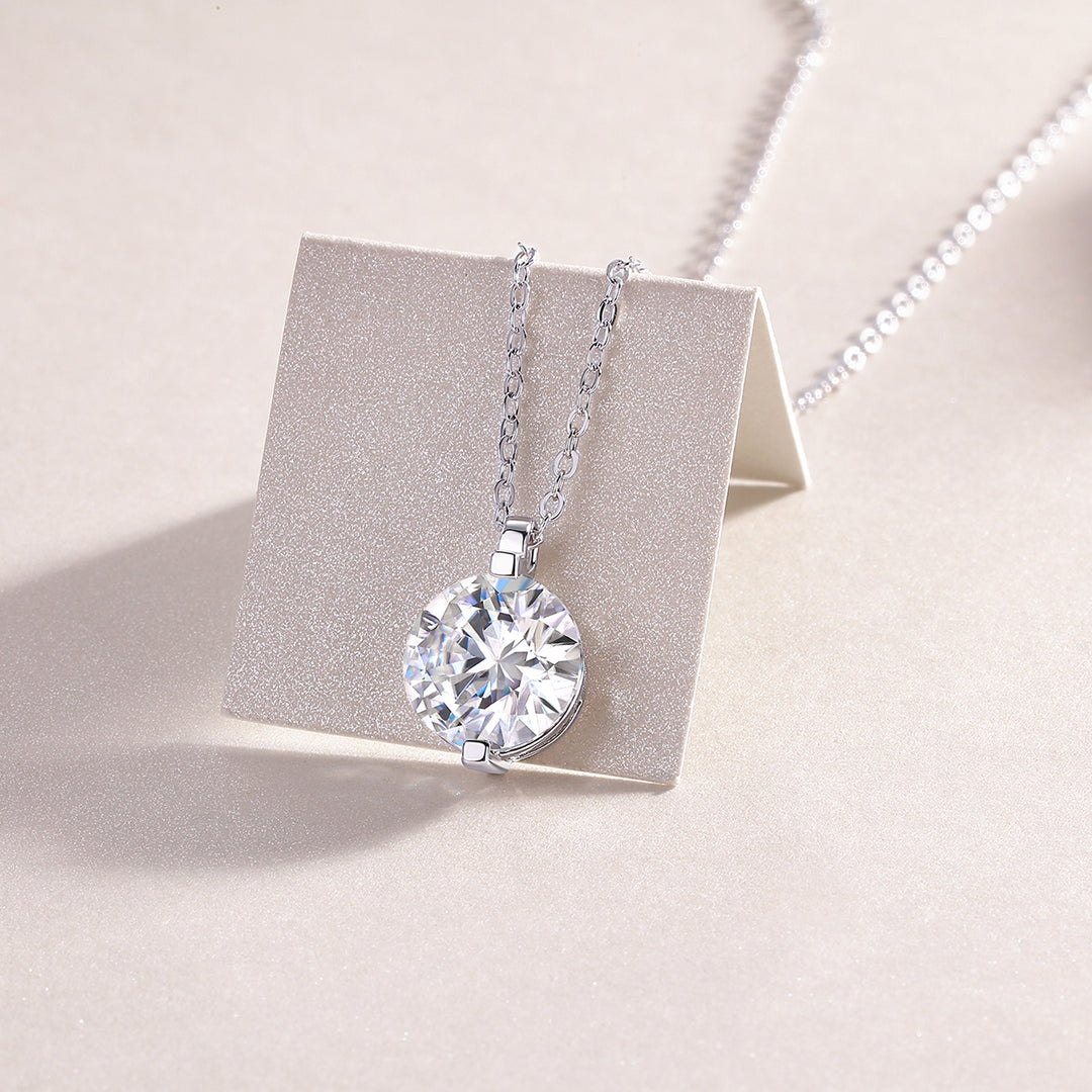 Éclat Délicate Moissanite Necklace
