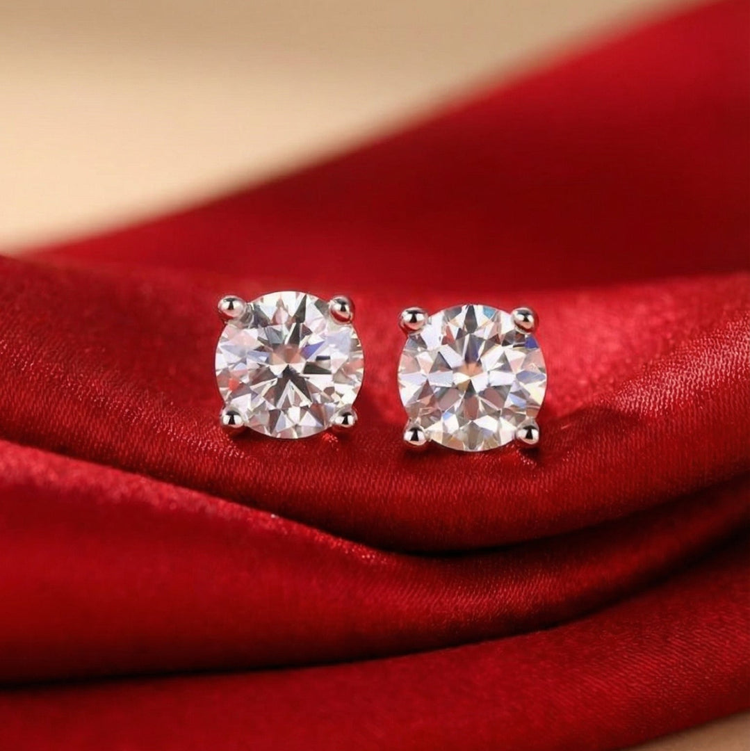 Éclat Intemporel Moissanite Stud Earrings