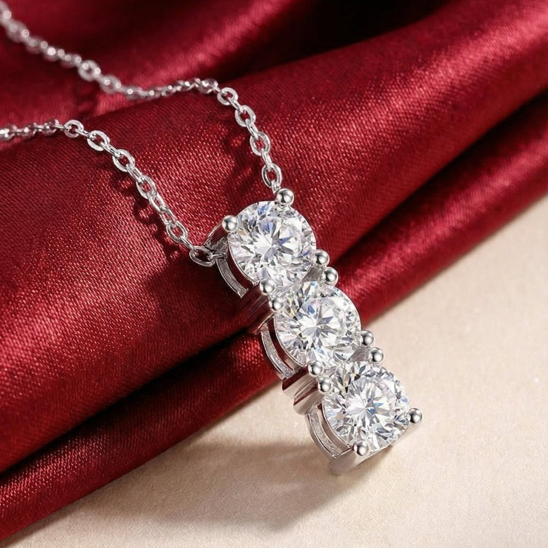 Éclat Trio Moissanite Necklace