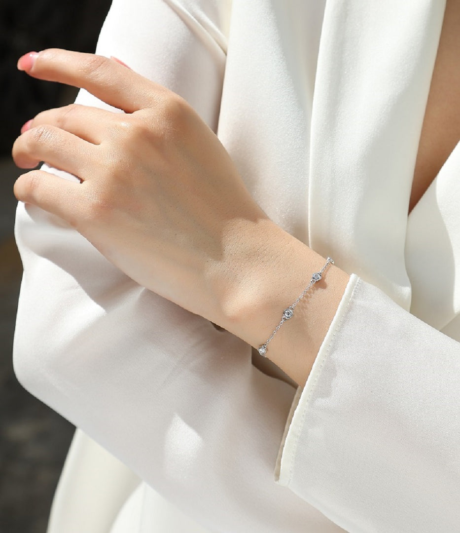 Close-up of a hand wearing Élégance Classique Moissanite Bracelet