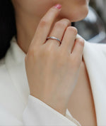 Load image into Gallery viewer, Close-up of a hand wearing Élégance Twistée Moissanite Band
