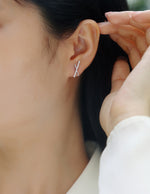 Load image into Gallery viewer, Person wearing Elegance en Croix Moissanite Earrings
