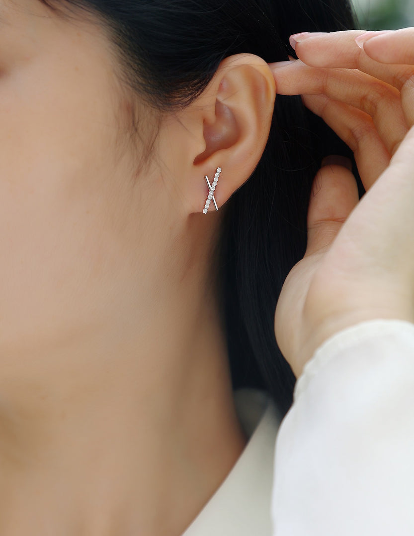 Person wearing Elegance en Croix Moissanite Earrings