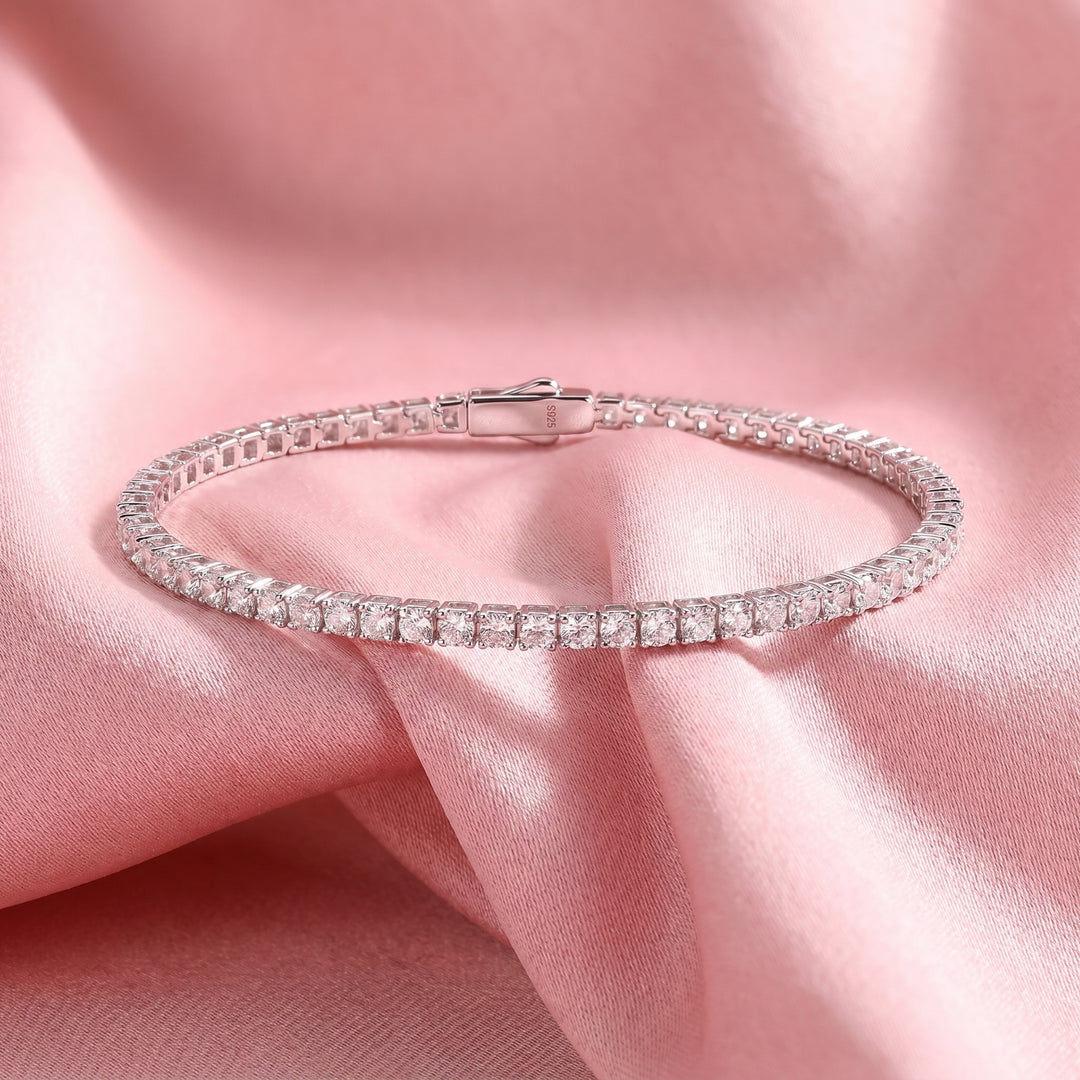 Éternelle Petite Moissanite Tennis Bracelet