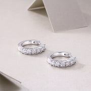 Éternelle Brillance Huggie Moissanite Earrings