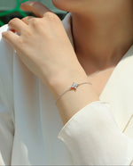 Load image into Gallery viewer, Fleur de Lumière Moissanite Bracelet
