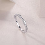 Load image into Gallery viewer, Élégance Twistée Moissanite Band
