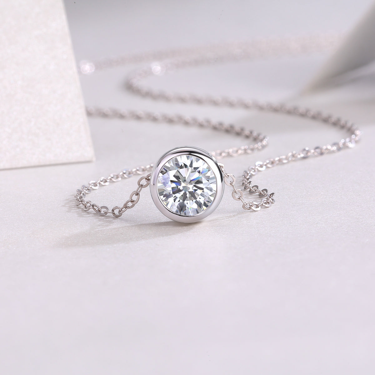 Éclat Bezel Moissanite Necklace