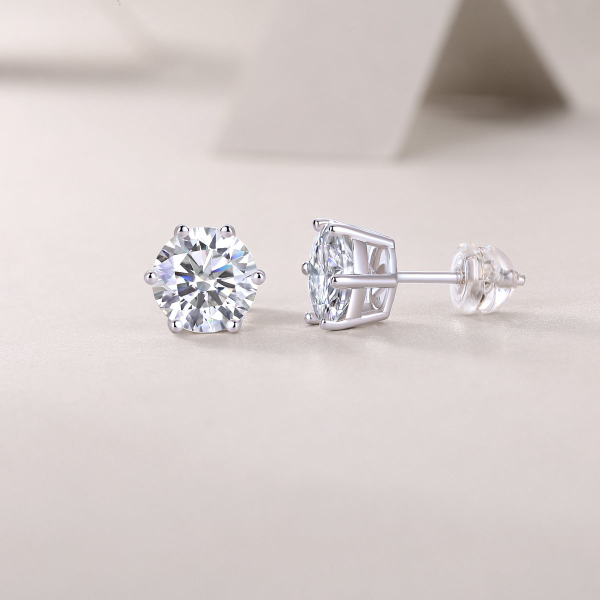 Éclat Pur Moissanite Studs