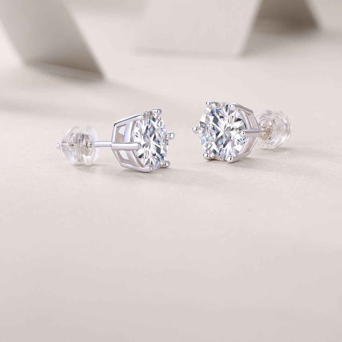 Éclat Pur Moissanite Studs