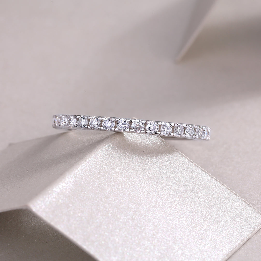 Rivière Éternelle Moissanite Ring