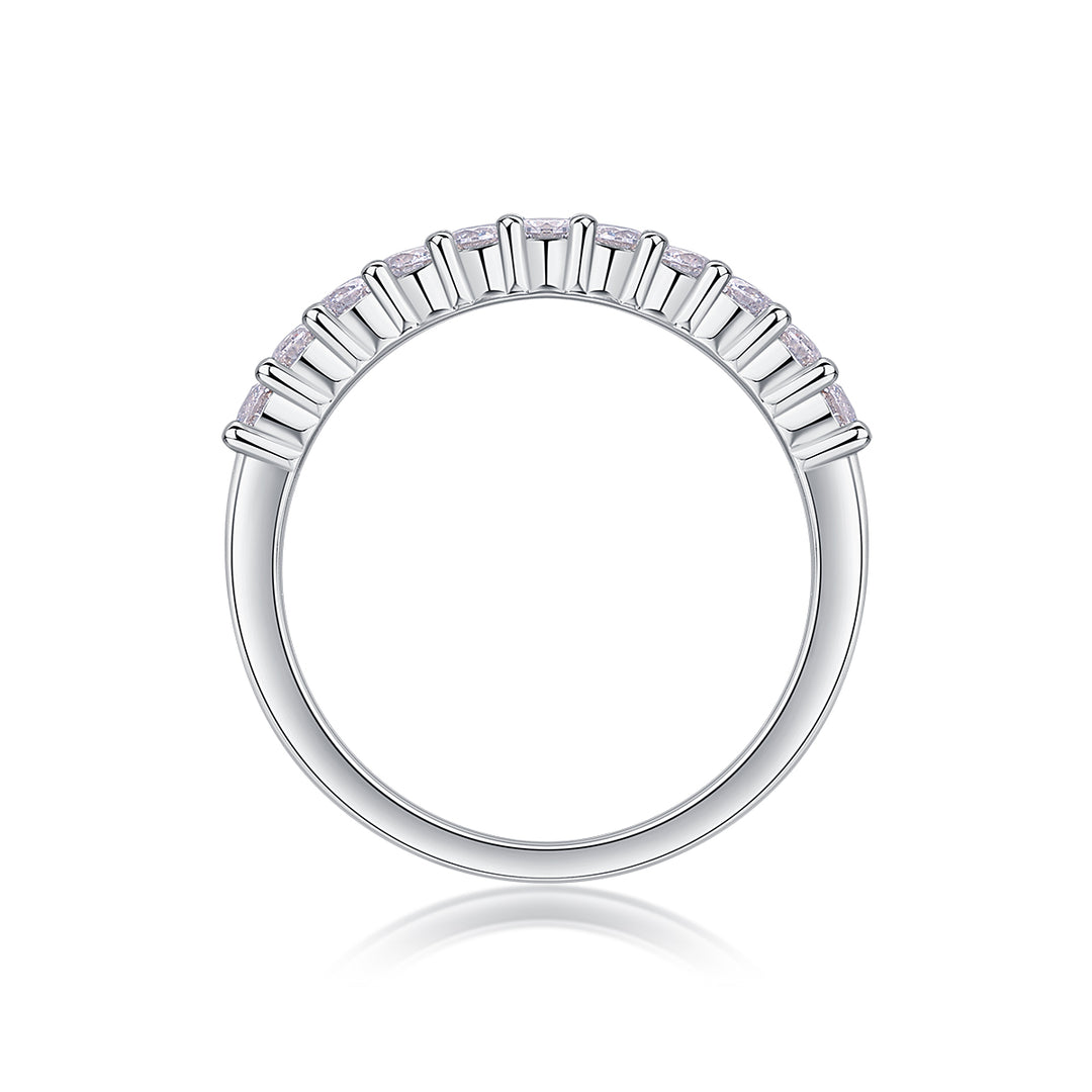 Élégance Infinie Moissanite Band