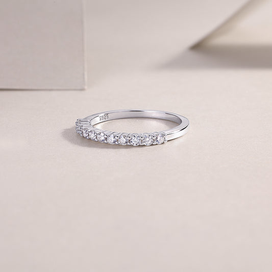 Élégance Infinie Moissanite Band