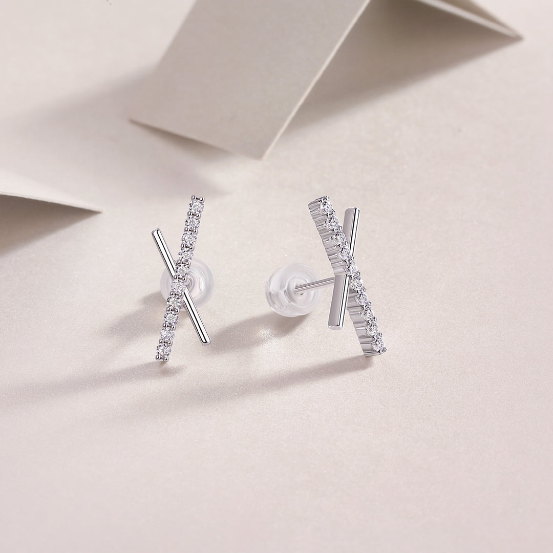 Élégance en Croix Moissanite Earrings
