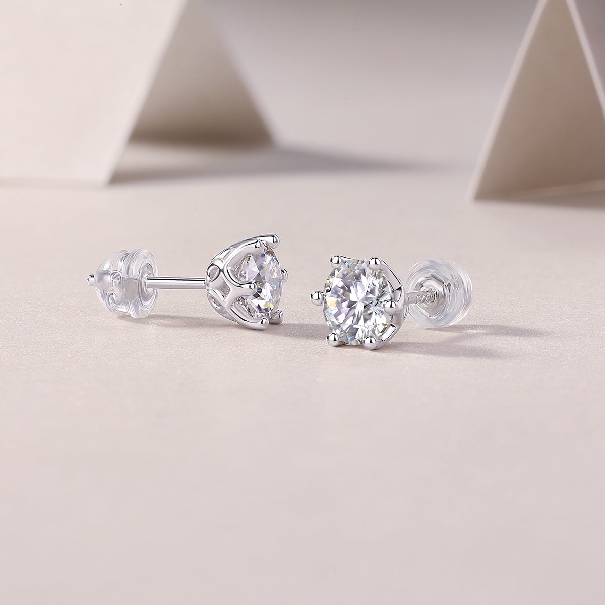 Éclat Royal Moissanite Stud Earrings