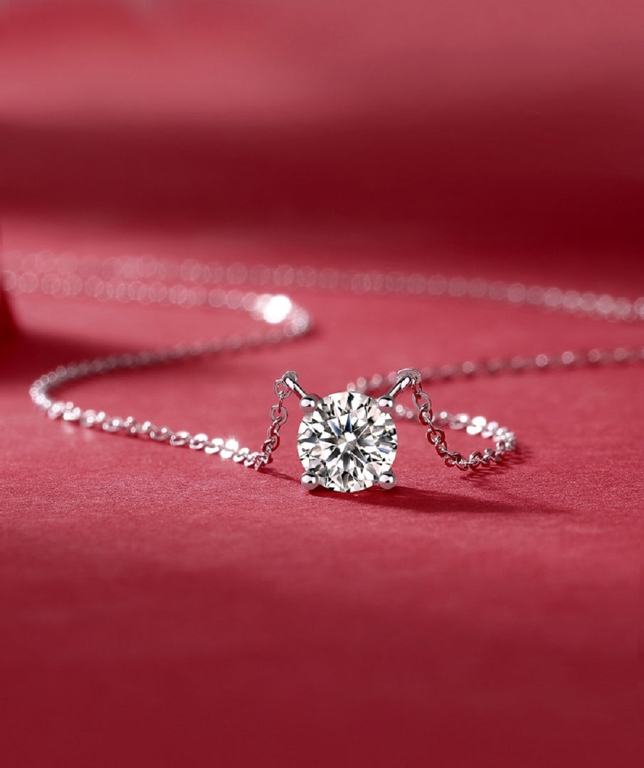 Éclat Essentiel Moissanite Necklace