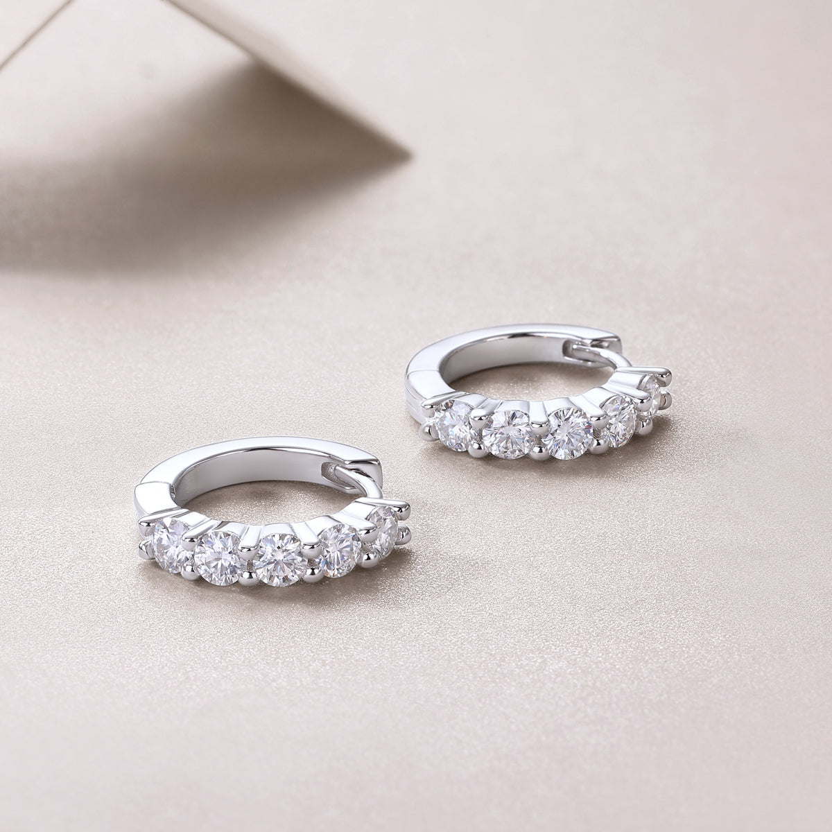 Lumière Éternelle Moissanite Huggie Earrings