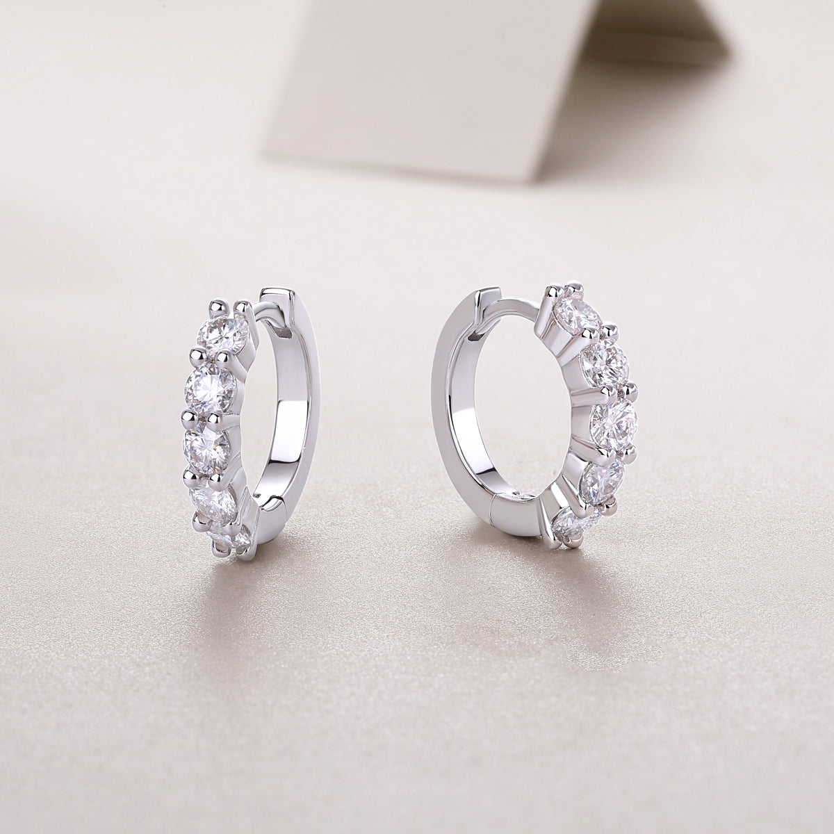 Lumière Éternelle Moissanite Huggie Earrings