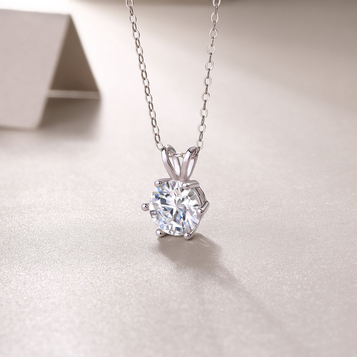 Éclat Solitaire Moissanite Necklace