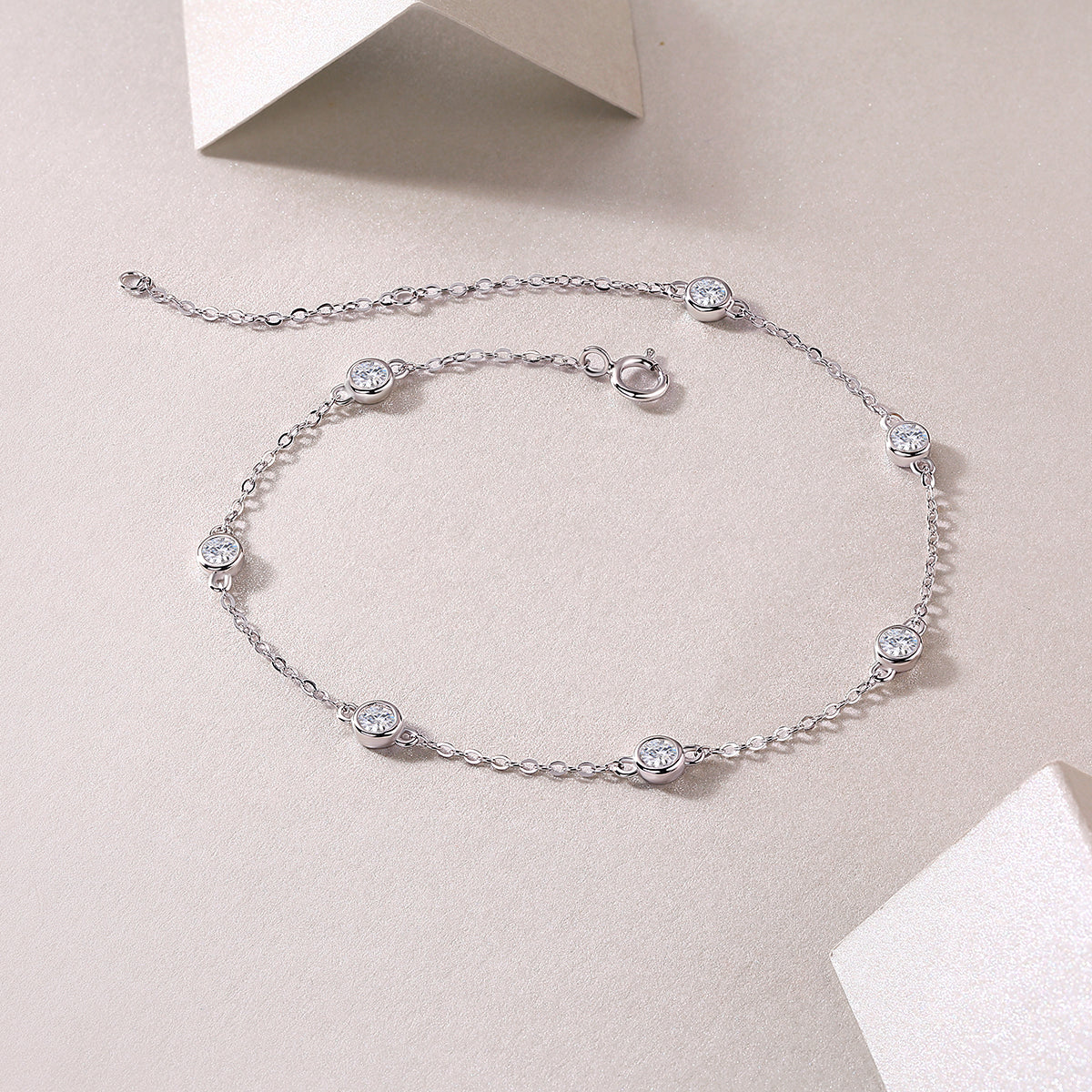 Élégance Classique Moissanite Bracelet