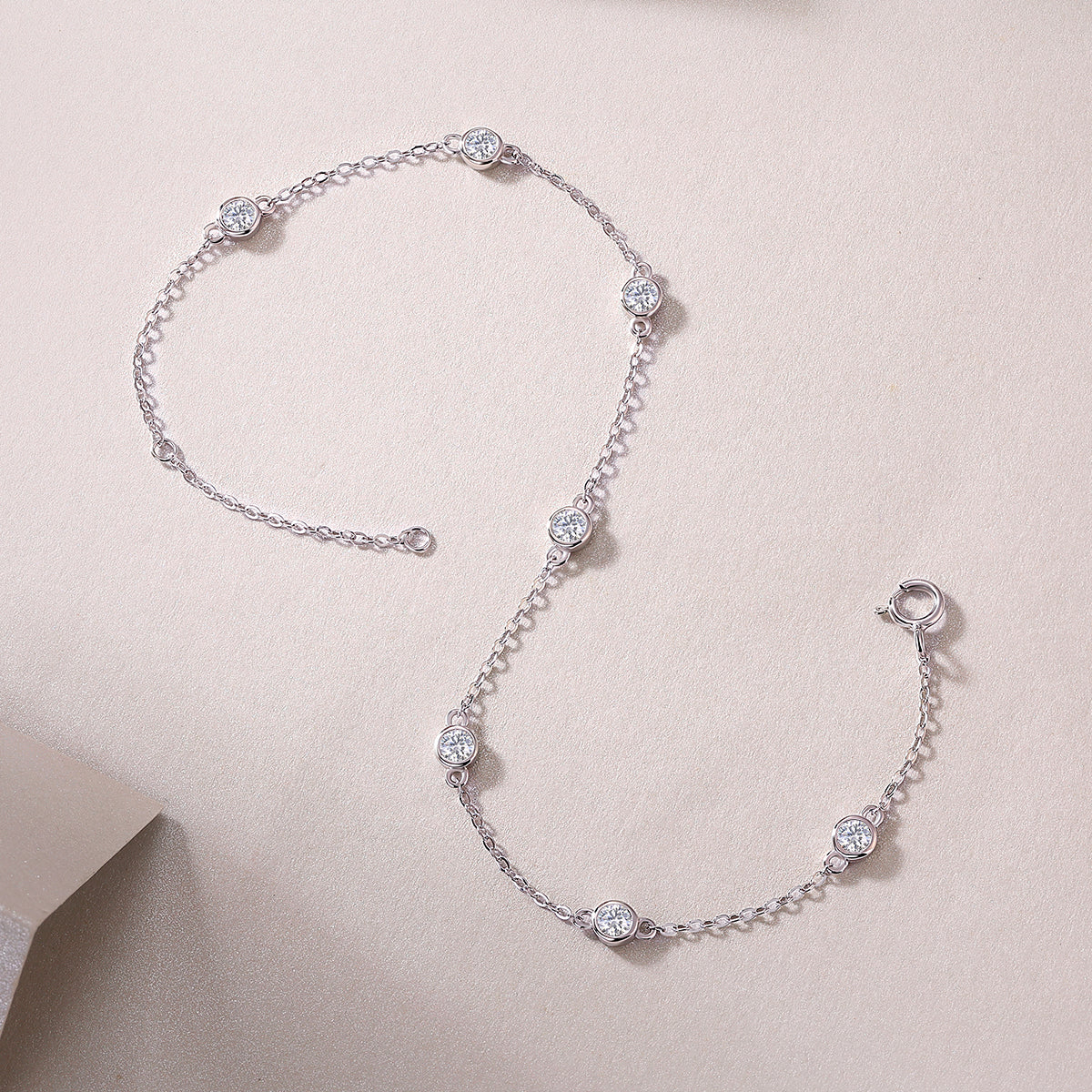 Élégance Classique Moissanite Bracelet