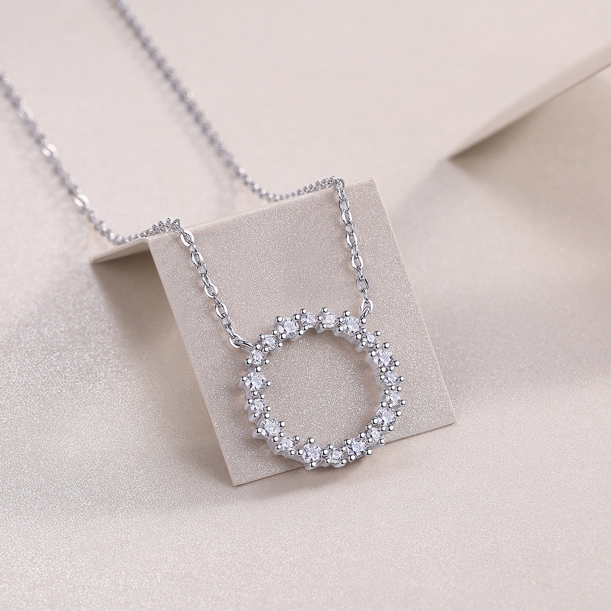 Cercle d'Élégance Moissanite Necklace