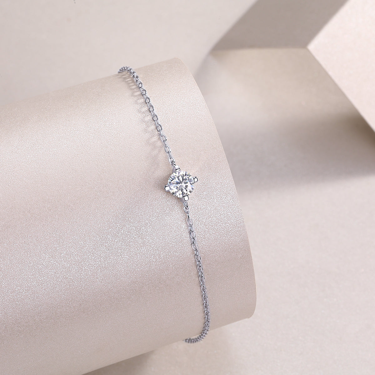 Éclat Solitaire Moissanite Bracelet