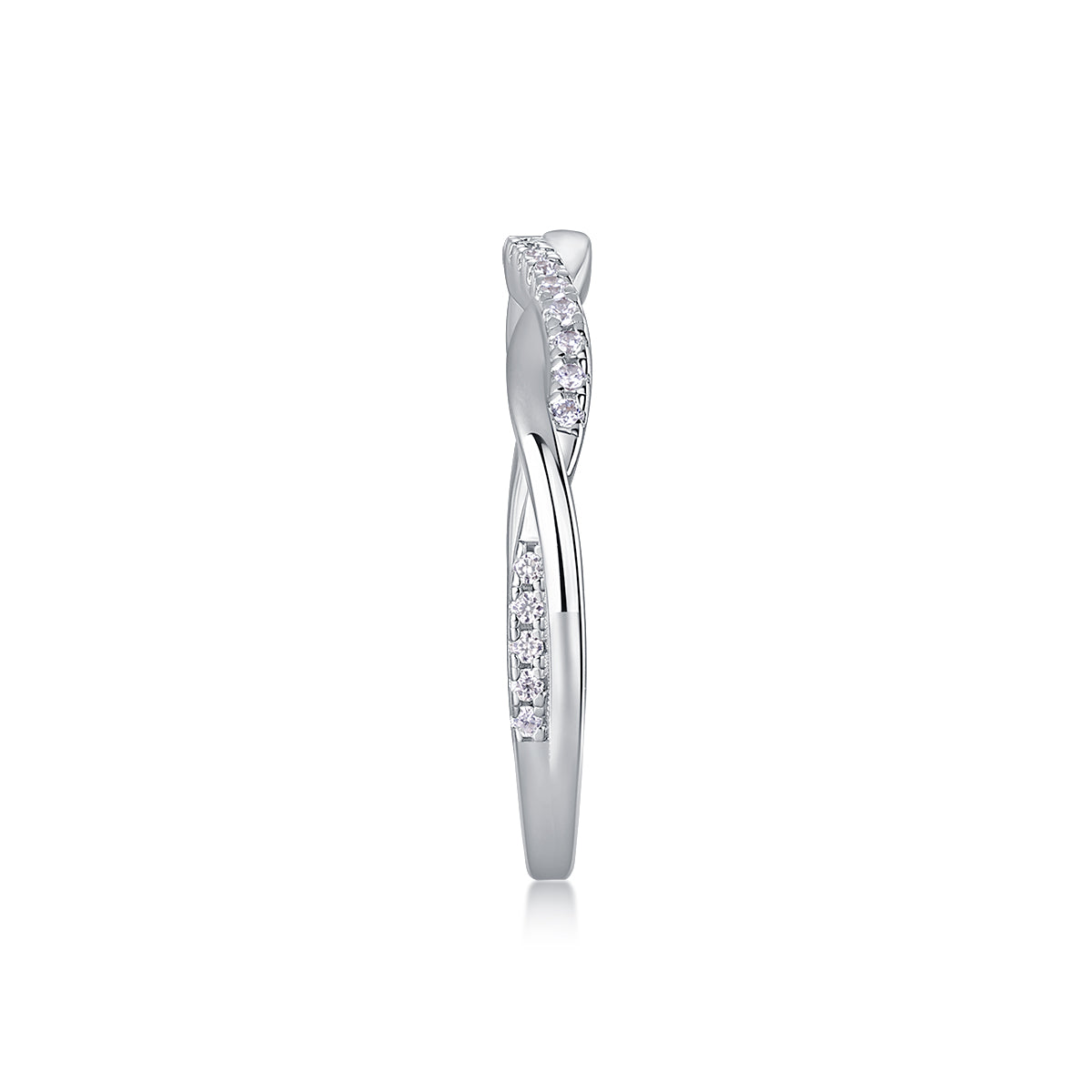 Élégance Twistée Moissanite Band