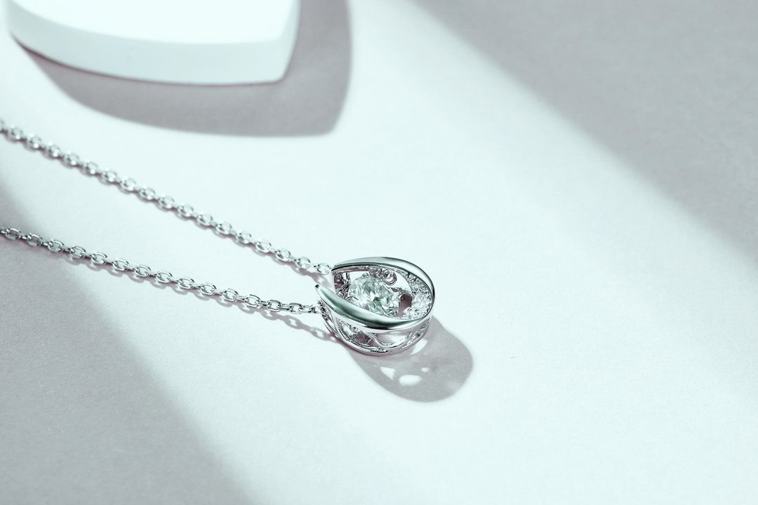 Danse Enchantée Moissanite Necklace
