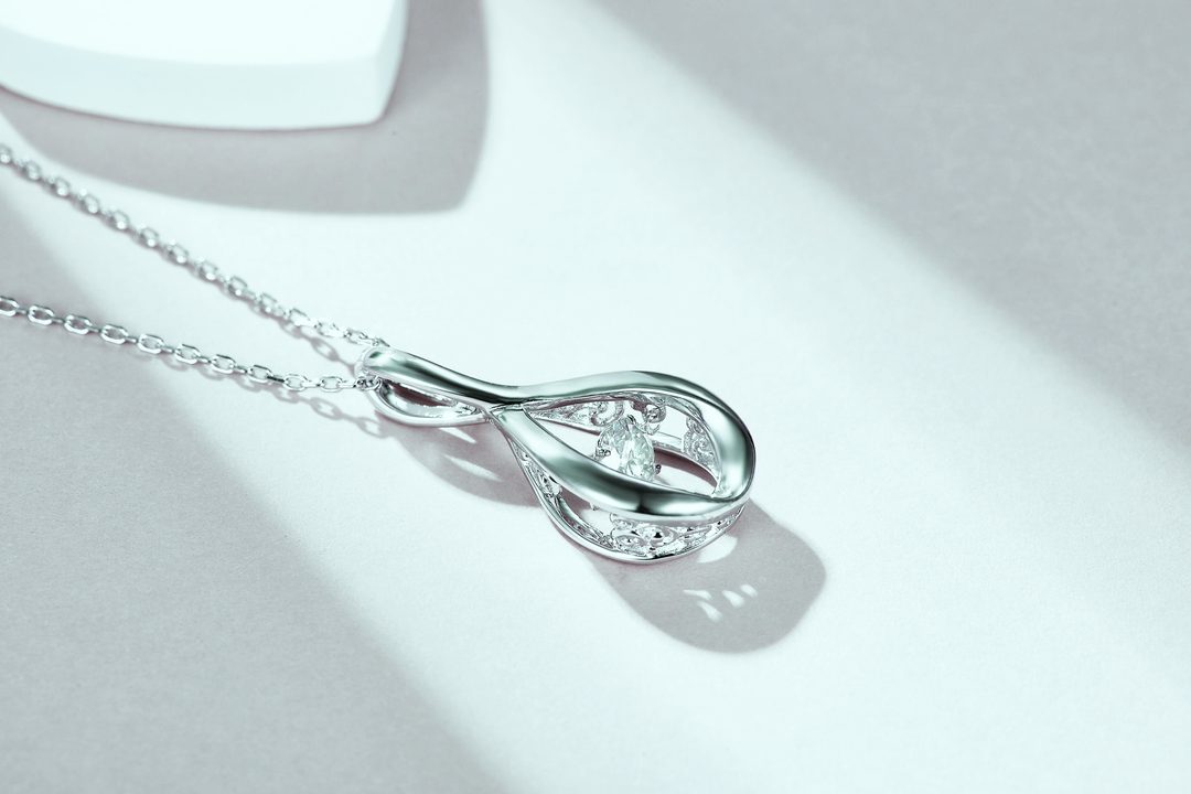 Danse Vivante Moissanite Necklace