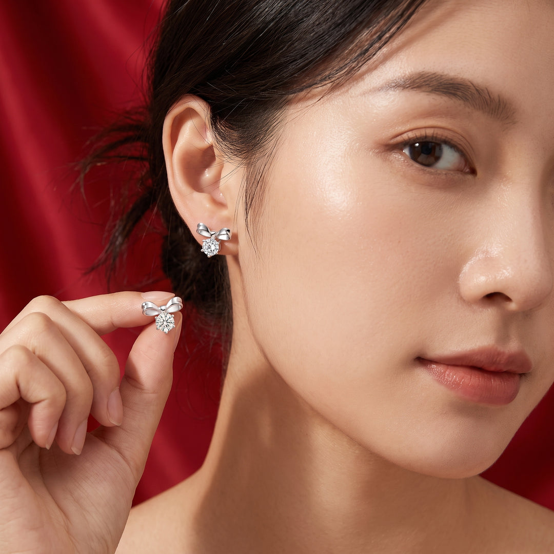 The Bow Solitaire Stud