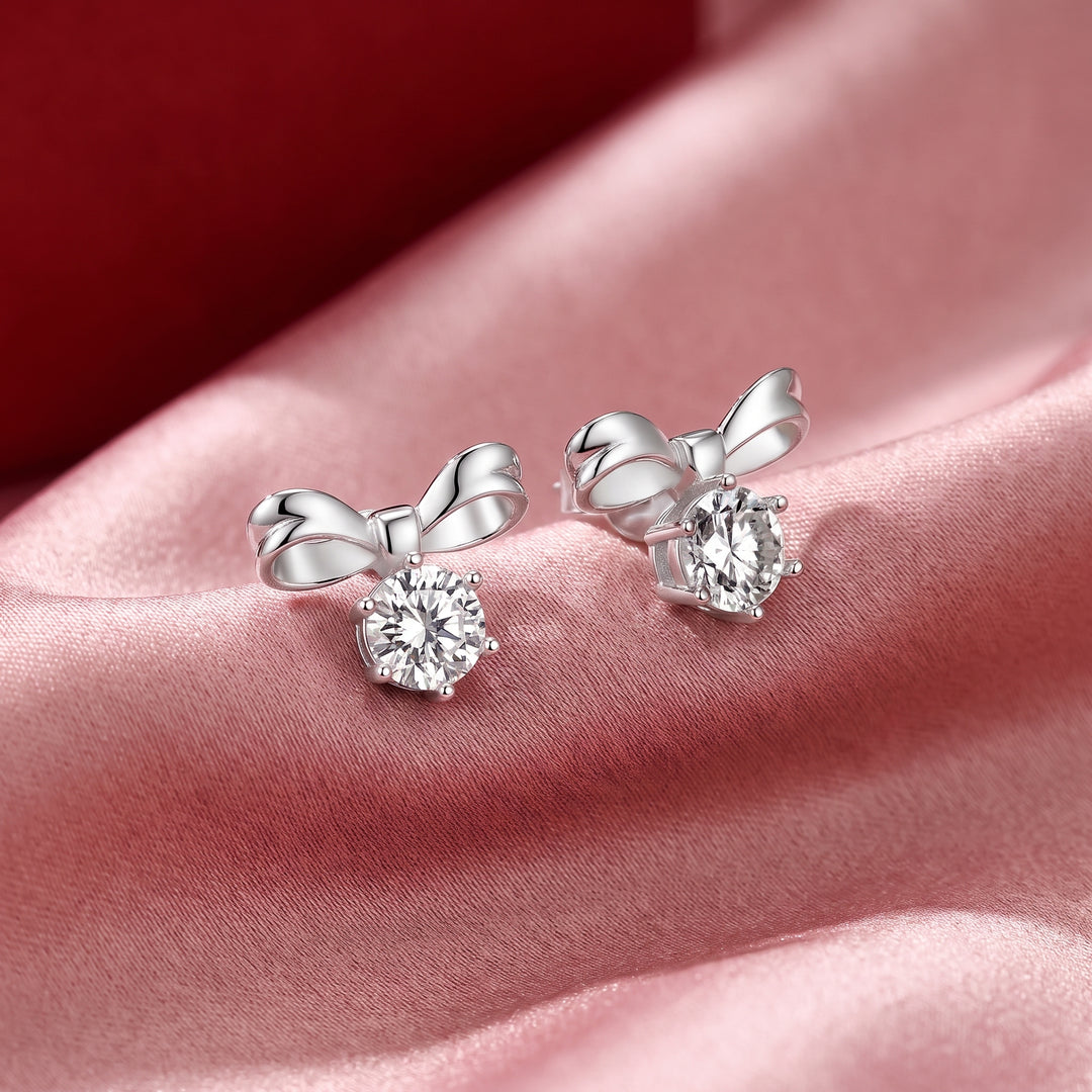The Bow Solitaire Stud