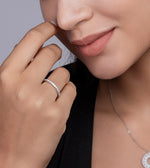 Load image into Gallery viewer, Rivière Éternelle Moissanite Ring
