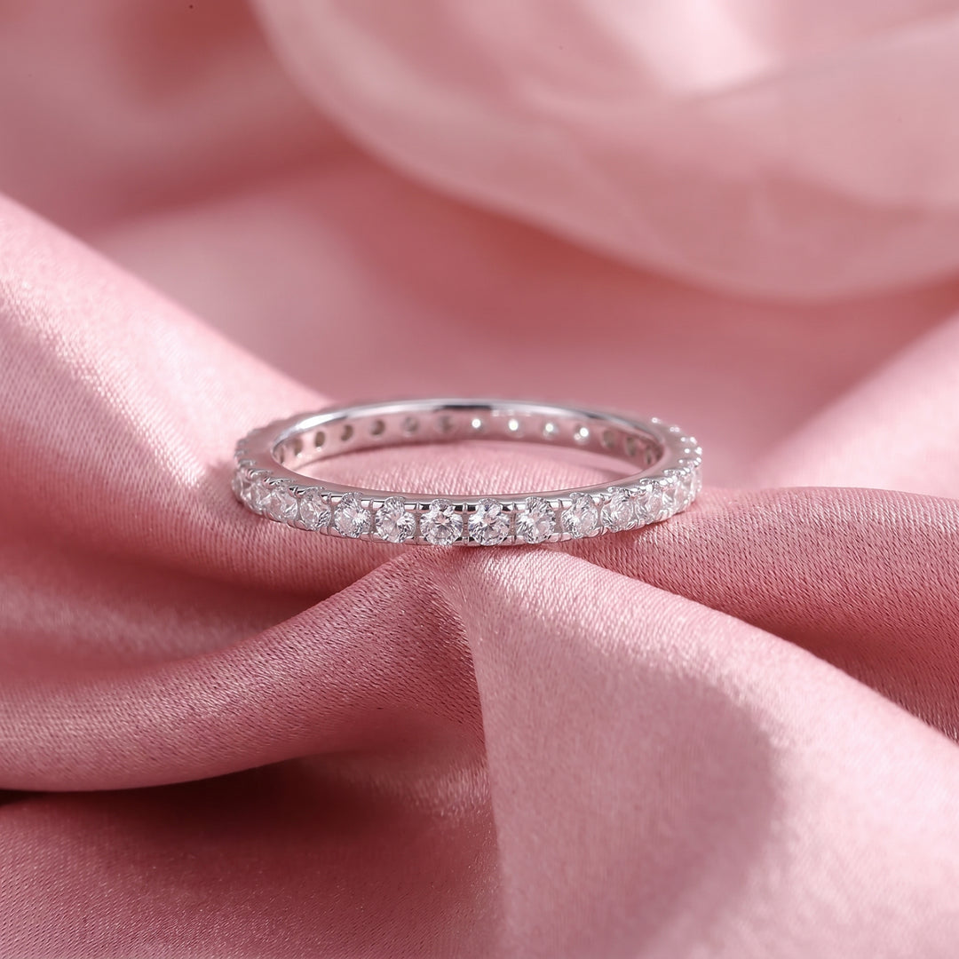 Rivière Éternelle Moissanite Ring